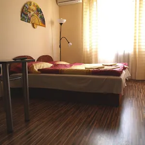 budapest-center-house.inbudapesthotels.com/